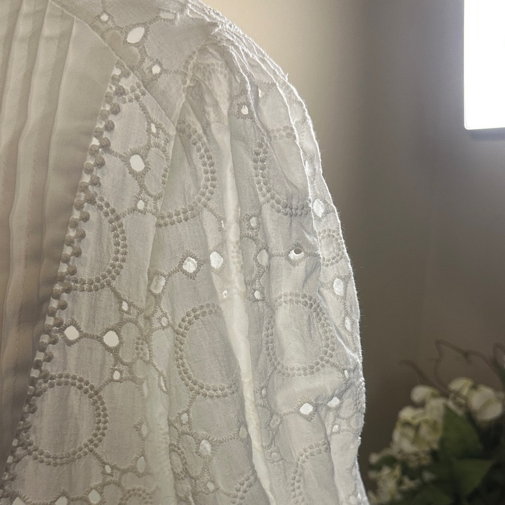 Elegant White Lace mini Dress Size Large box 1 - Picture 5 of 16